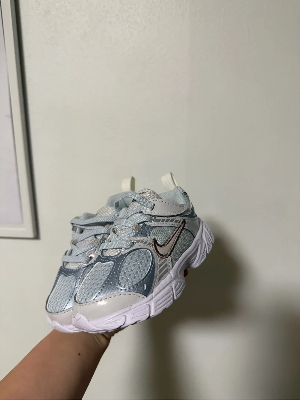Nike v5 rnr size 7C walker sneakers